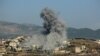 Asap membubung dari lokasi serangan udara Israel di Desa Khiam, di selatan Lebanon dekat perbatasan di tengah meningkatnya ketegangan antara Israel dan gerakan Hamas Palestima di Jalur Gaza, Sabtu, 8 Juni 2024. (Foto: Rabih Daher/AFP)
