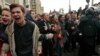 Des manifestants russes à Moscou, Russie, le 7 octobre 2017. 