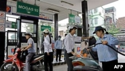 Bộ Tài chính đã trình lên Quốc hội một kế hoạch áp thuế đối với xăng dầu, than...