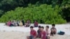 မလေးရှားနိုင်ငံတွင်း တရားမဝင် ဝင်ရောက်လို့ ဖမ်းဆီးခံထားရတဲ့ ရိုဟင်ဂျာဒုက္ခသည်အချို့။ (ဇူလိုင် ၂၆၊ ၂၀၂၀)