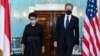 Menlu AS Antony Blinken dan Menlu Retno Marsudi berjalan menemui awak media usai pertemuan bilateral di Departemen Luar Negeri di Washington, AS, 3 Agustus 2021. (Foto: Jose Luis Magana via REUTERS)