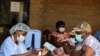 Mumwe murume achibayiwa nhomba yeCovid-19 kuWilkins Hospital mu Harare,REUTERS/Philimon Bulawayo/File Photo