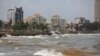 De fortes vagues et des sargasses apportés par la marée sont aperçus au Malecon après le passage de la tempête Elsa à Saint-Domingue, le 4 juillet 2021.