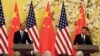 美国总统奥巴马（左）11月12日与中国领导人习近平在北京人民大会堂举行联合记者会时发表讲话