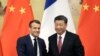 资料照：2019年11月6日，中国国家主席习近平和法国总统马克龙在人民大会堂举行联合记者会后握手。