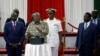 Mutungamiri weKenya VaUhuru Kenyatta vaine vari kukwikwidza musarudzo VaWilliam Ruto anaVaRaila Odinga 